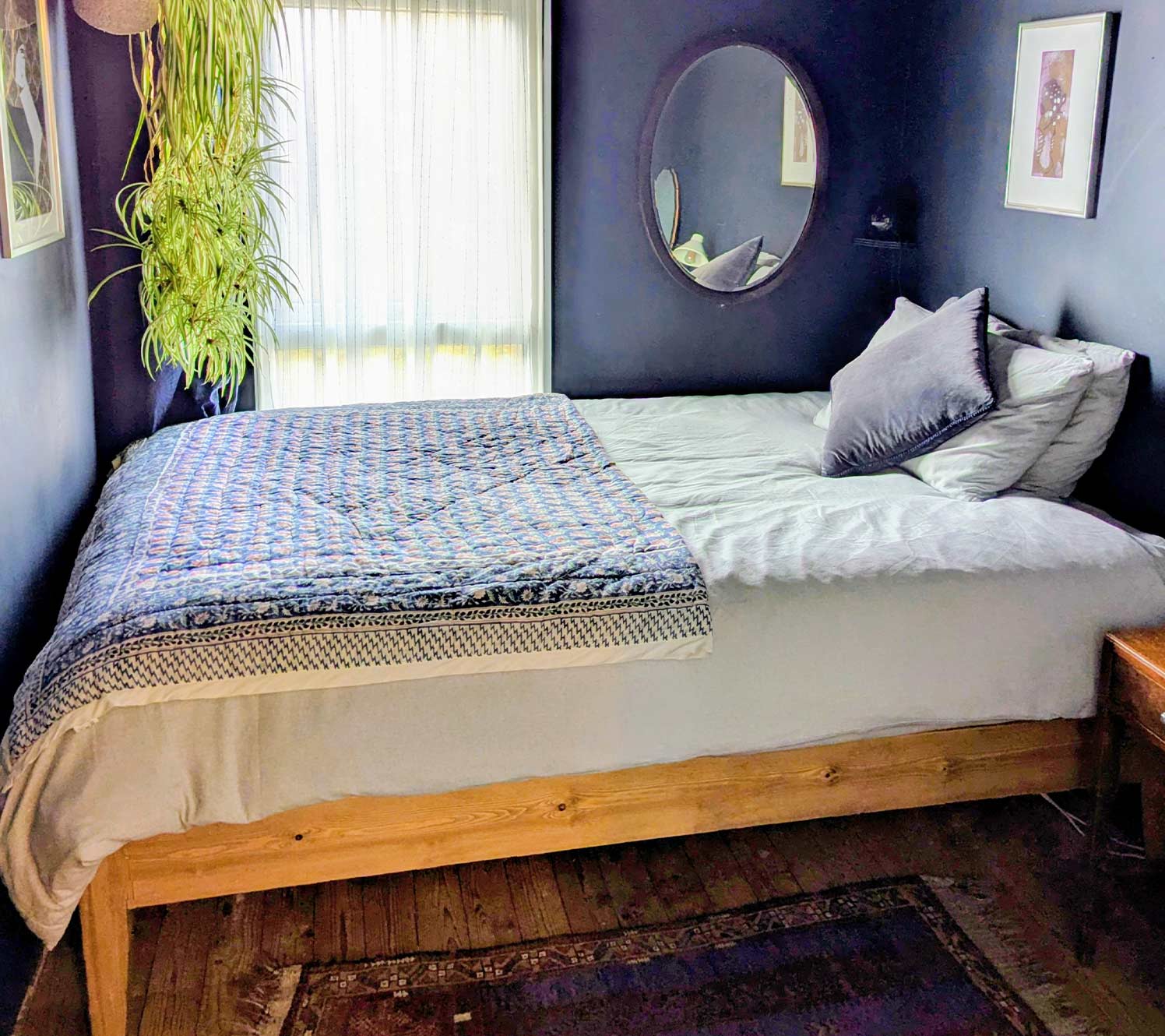 Ideas de decoración para un dormitorio estrecho y alargado con espejos