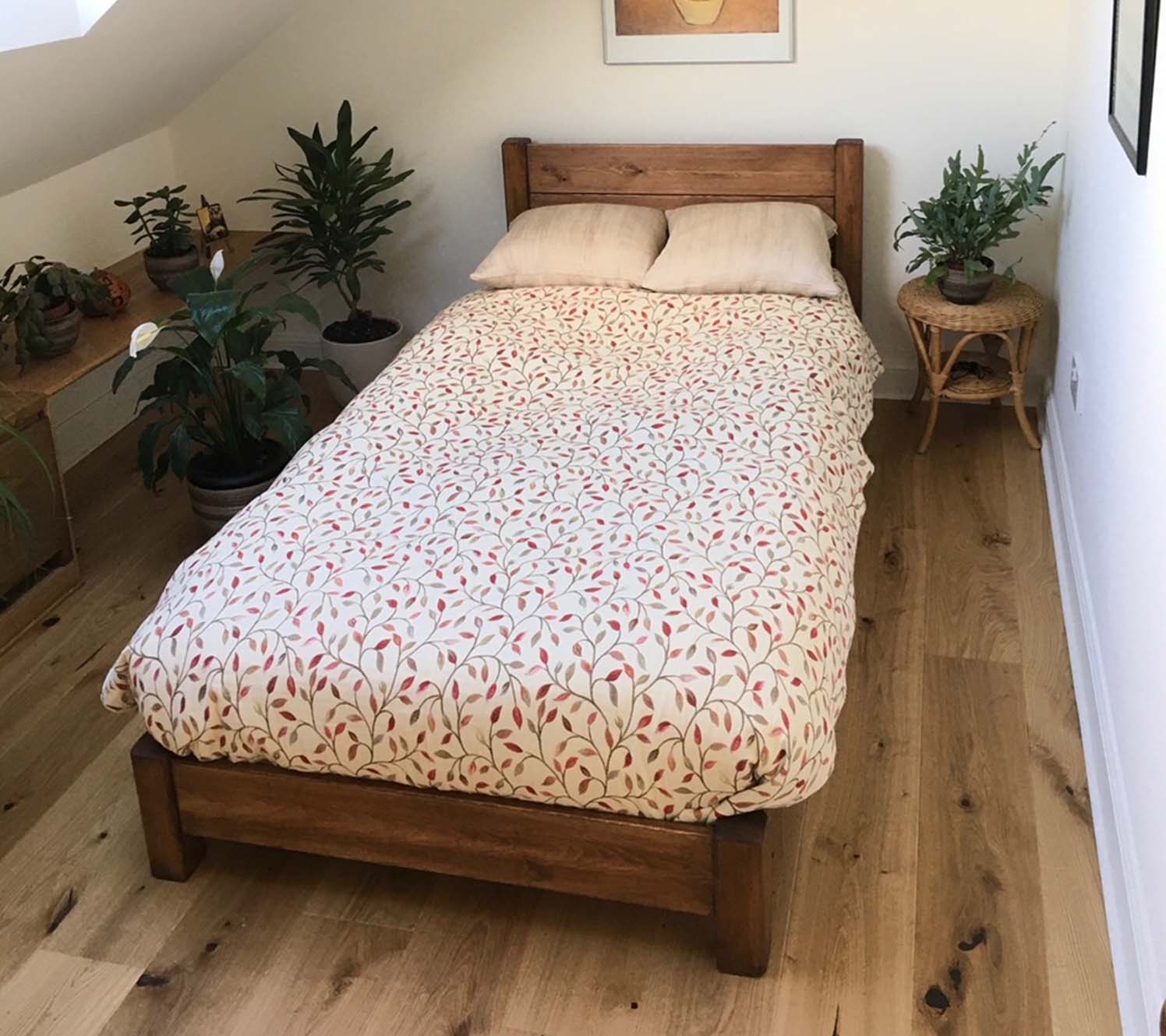 diseño de camas para dormitorios pequeños Estructura natural sin peso visual